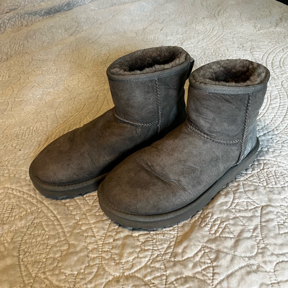 UGG classic mini in gray